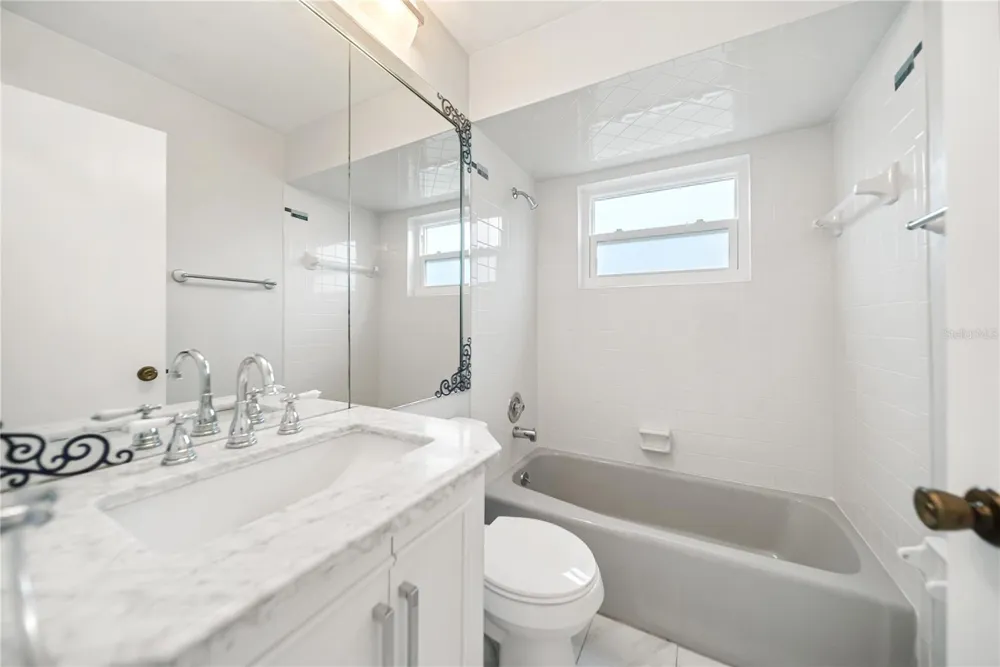 112 WOODINGHAM DRIVE Venice, FL 34292