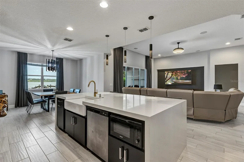 1112 HULL ISLAND DRIVE Oakland, FL 34787