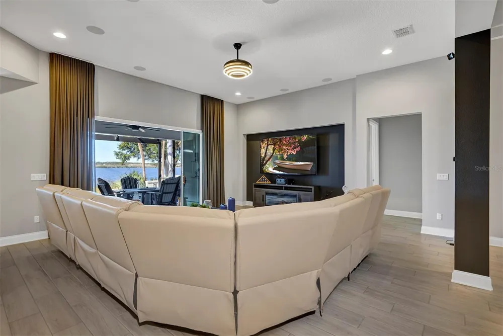 1112 HULL ISLAND DRIVE Oakland, FL 34787