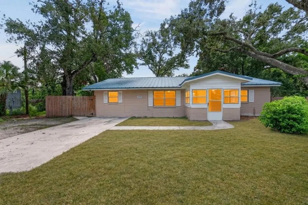 205 2ND AVENUE SE Ruskin, FL 33570