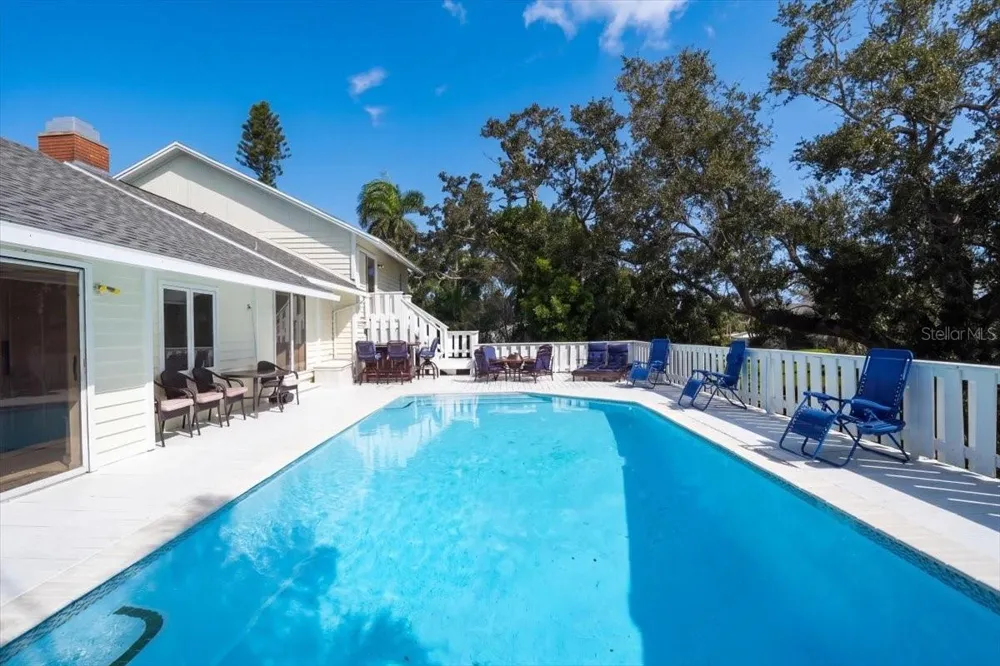2407 PALMA SOLA BOULEVARD Bradenton, FL 34209
