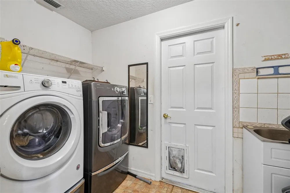 5230 NW 144TH PLACE Reddick, FL 32686