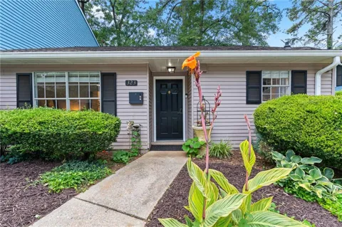 323 Cabaret Court SW