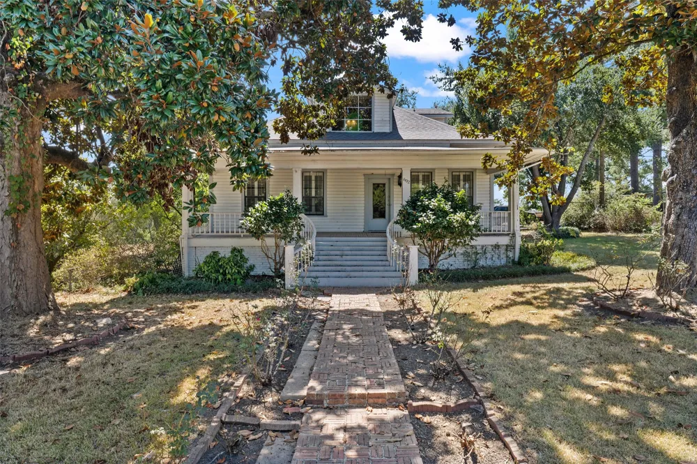 602 S 2nd Street Logansport, LA 71049