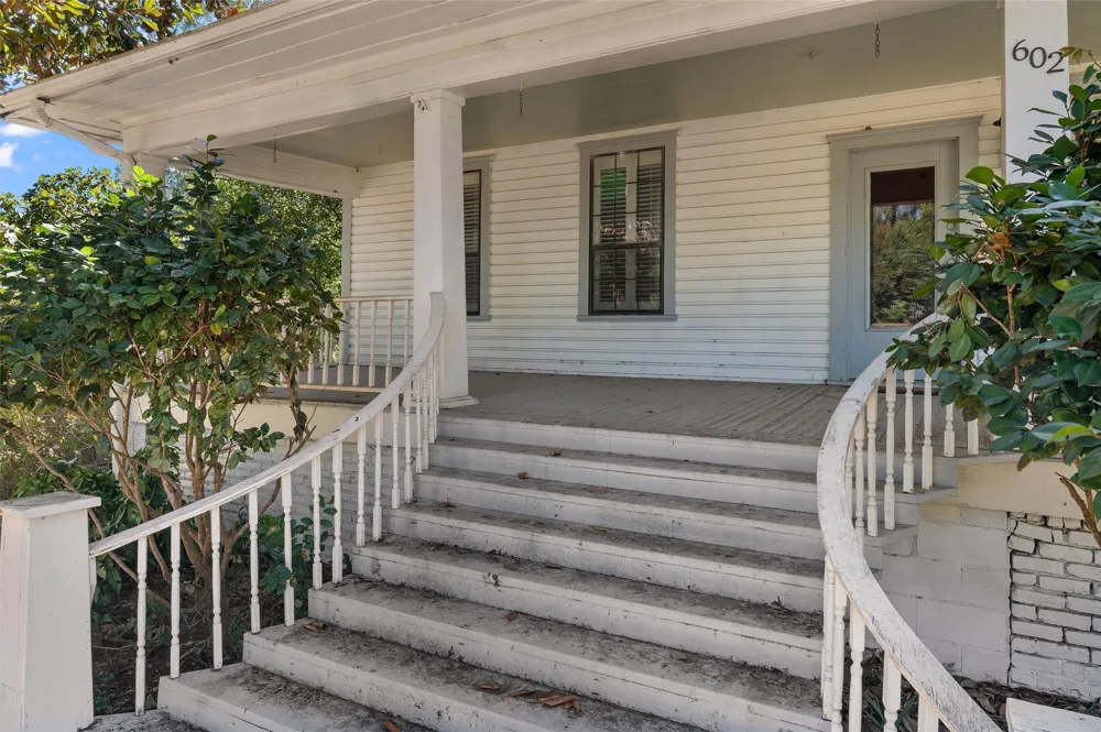 602 S 2nd Street Logansport, LA 71049