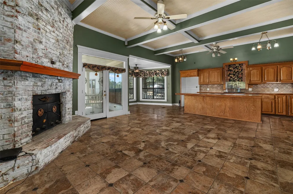 602 S 2nd Street Logansport, LA 71049