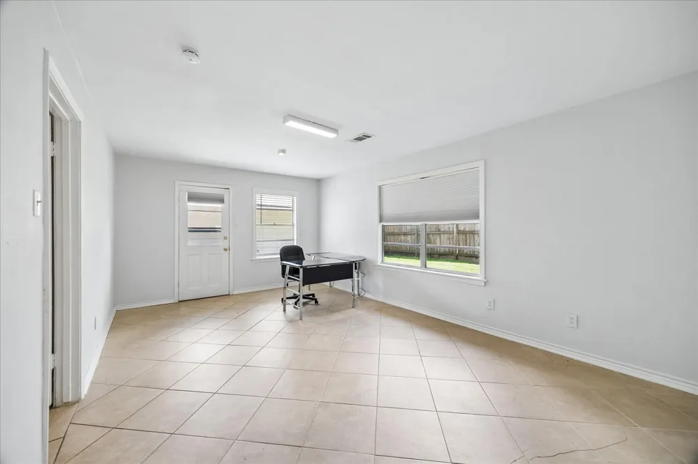 4901 Valerie Street Bellaire, TX 77401
