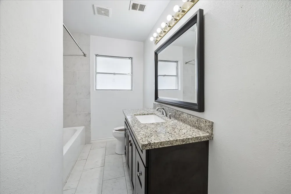 4901 Valerie Street Bellaire, TX 77401