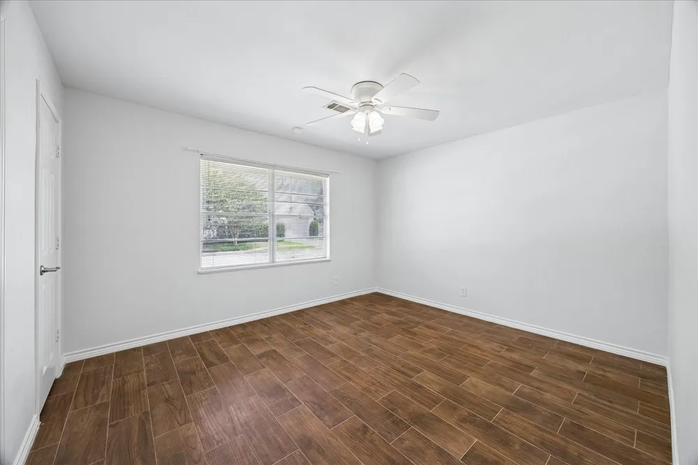4901 Valerie Street Bellaire, TX 77401