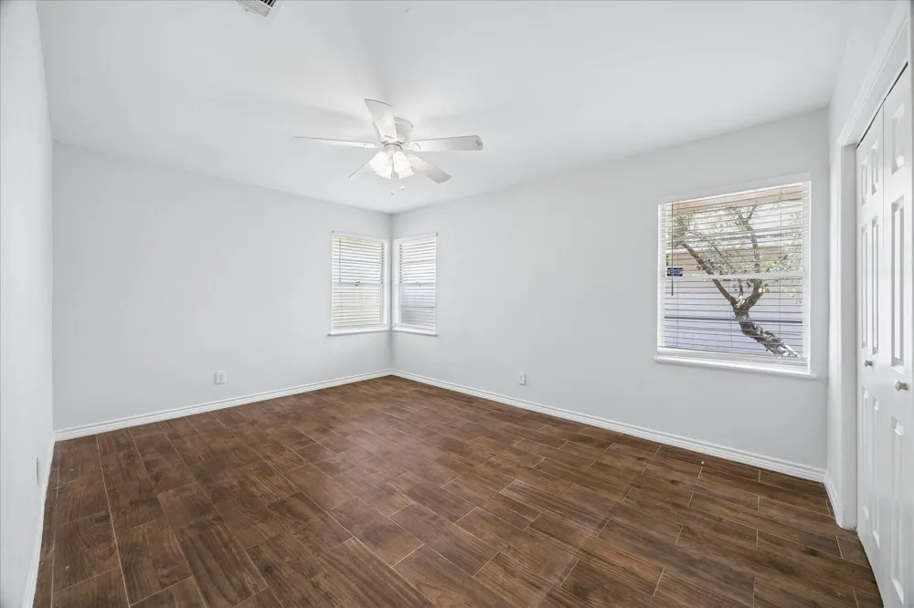 4901 Valerie Street Bellaire, TX 77401
