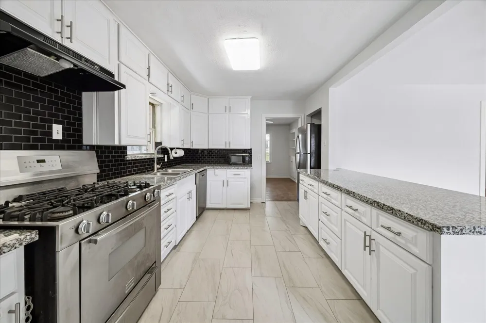 4901 Valerie Street Bellaire, TX 77401