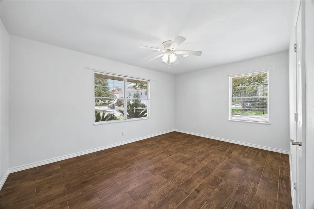 4901 Valerie Street Bellaire, TX 77401