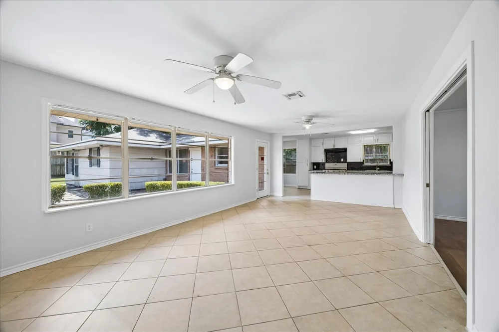 4901 Valerie Street Bellaire, TX 77401