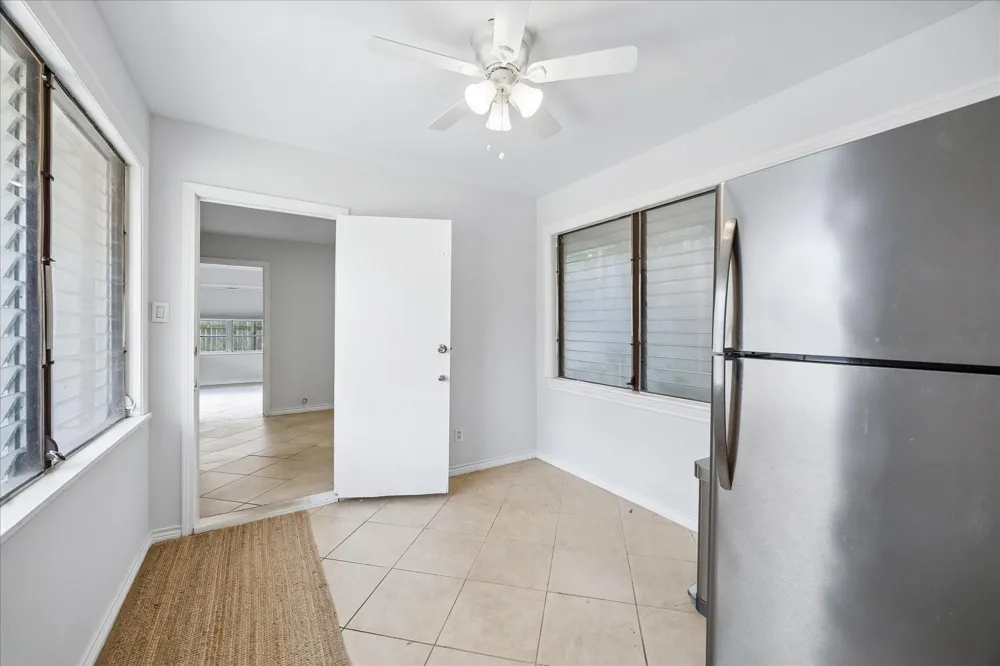 4901 Valerie Street Bellaire, TX 77401