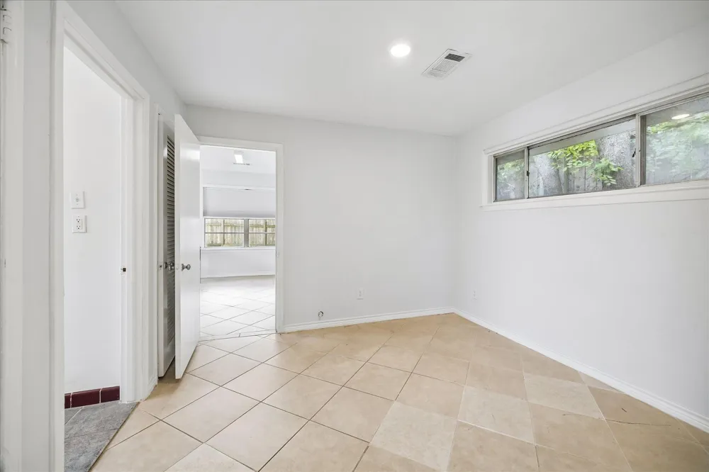 4901 Valerie Street Bellaire, TX 77401