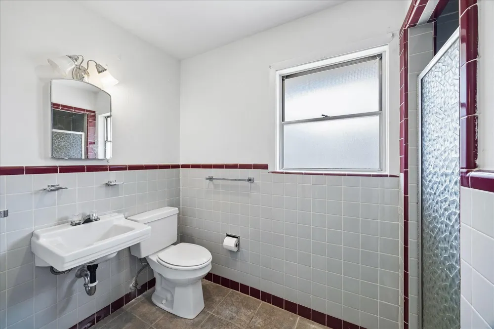 4901 Valerie Street Bellaire, TX 77401