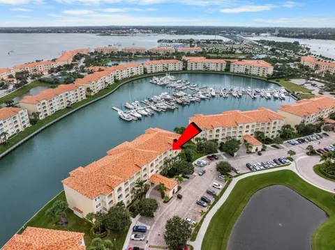 8 Harbour Isle Drive E #PH05