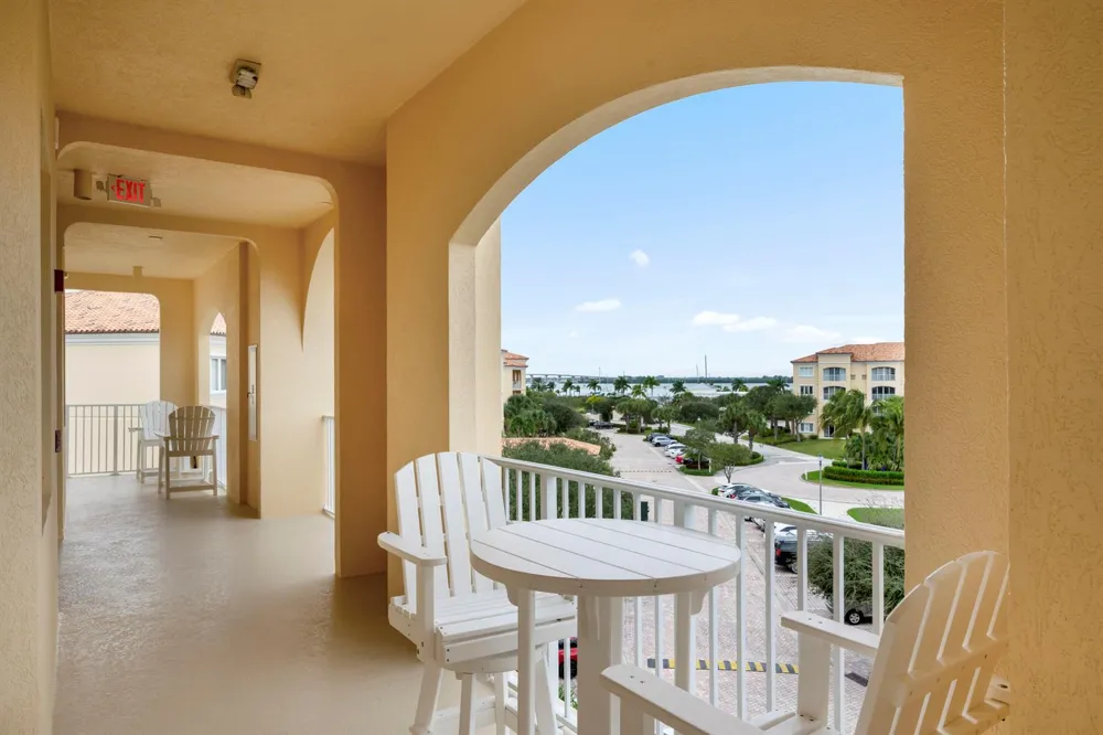 8 Harbour Isle Drive E #PH05 Fort Pierce, FL 34949