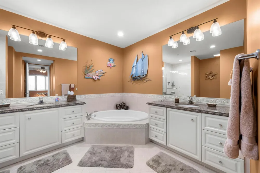 8 Harbour Isle Drive E #PH05 Fort Pierce, FL 34949