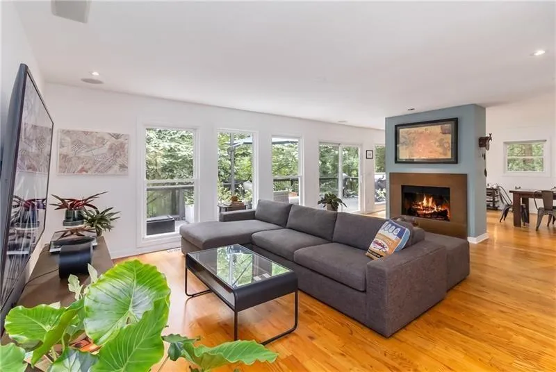 100 Kings Mill Court Roswell, GA 30075