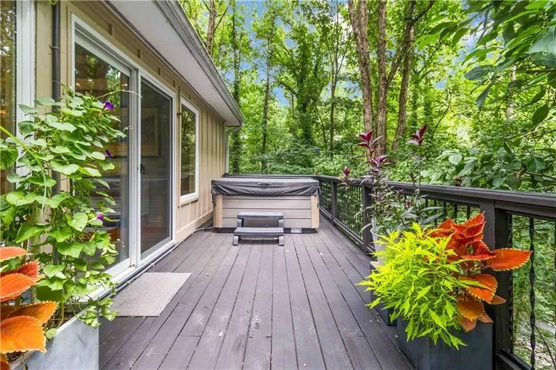 100 Kings Mill Court Roswell, GA 30075