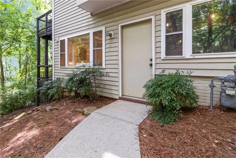 100 Kings Mill Court Roswell, GA 30075