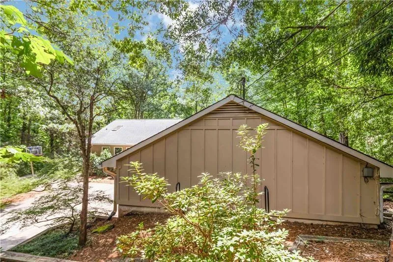 100 Kings Mill Court Roswell, GA 30075