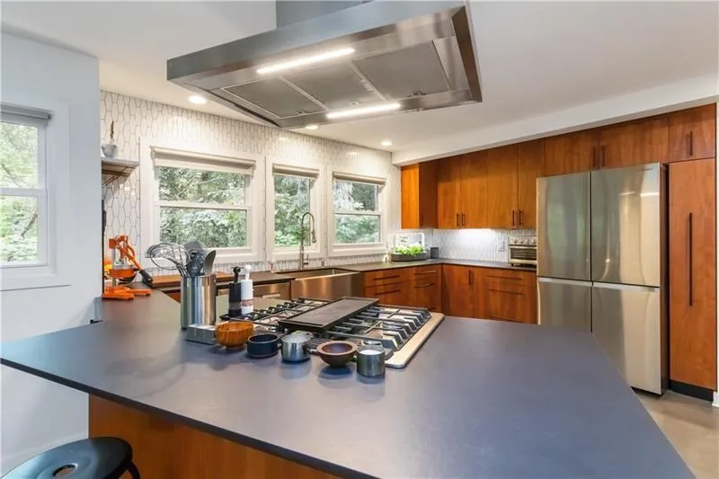 100 Kings Mill Court Roswell, GA 30075