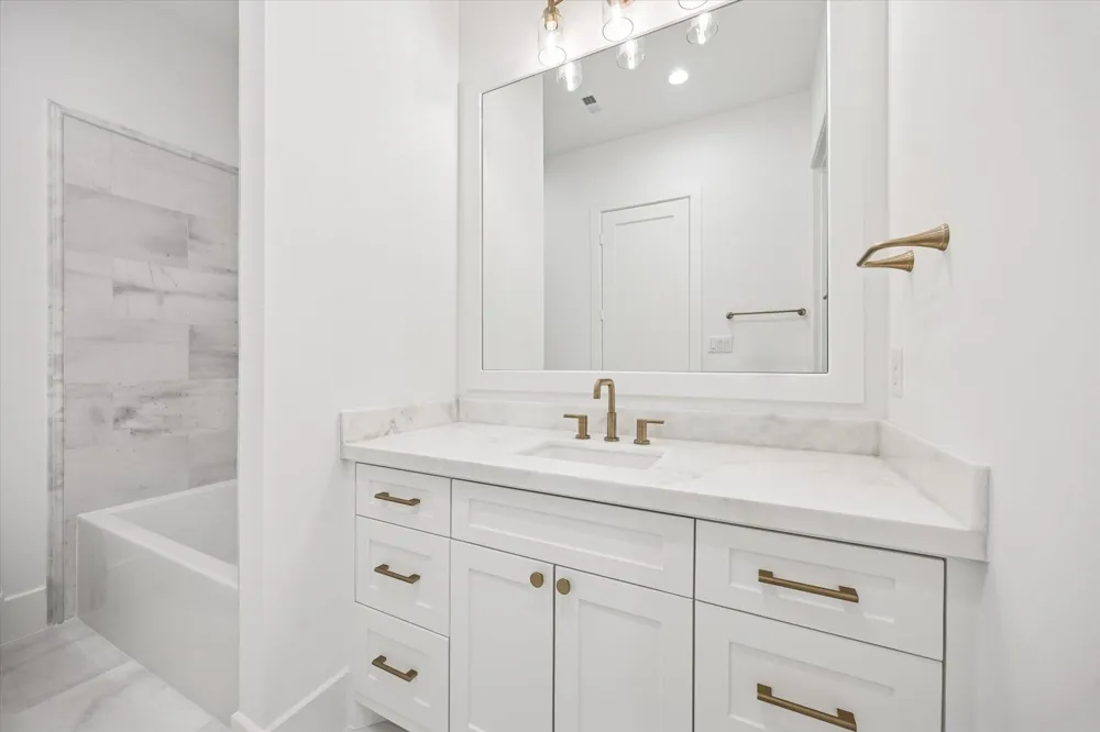 320 W 32nd Street Houston, TX 77018