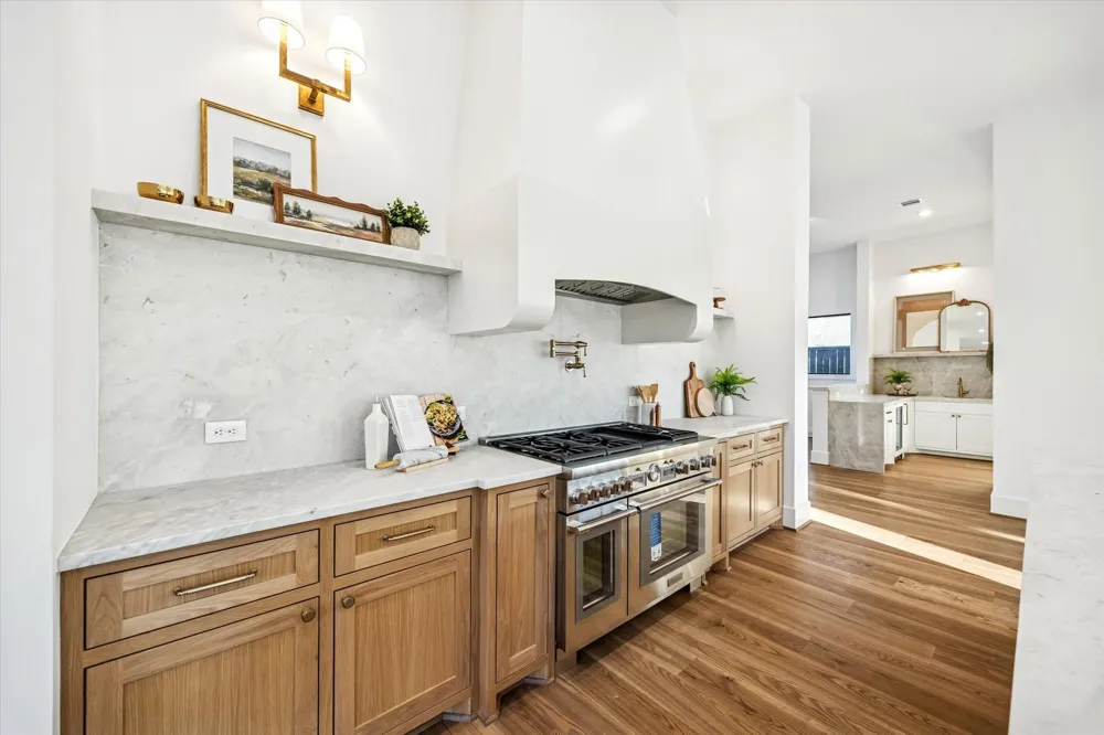 320 W 32nd Street Houston, TX 77018