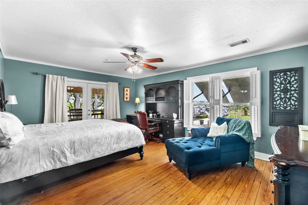 939 17th Street Street Dickinson, TX 77539