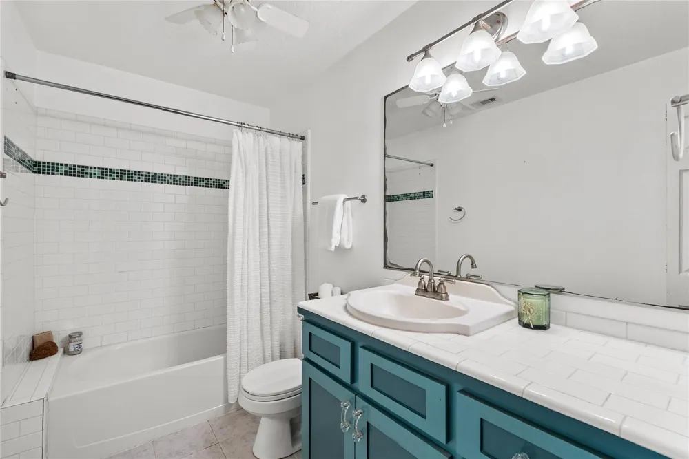 939 17th Street Street Dickinson, TX 77539