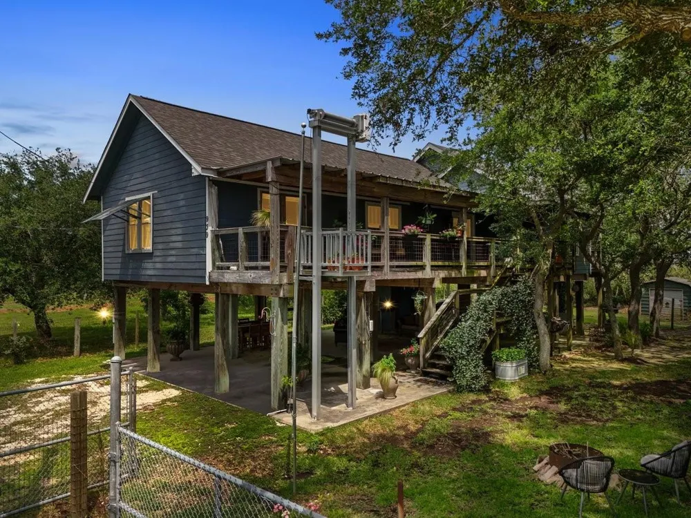 939 17th Street Street Dickinson, TX 77539