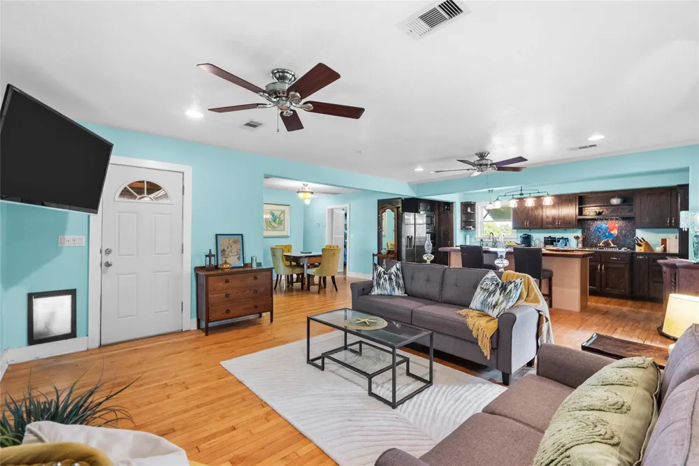 939 17th Street Street Dickinson, TX 77539