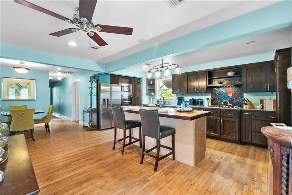 939 17th Street Street Dickinson, TX 77539