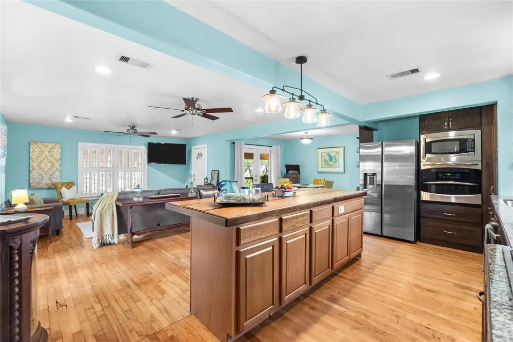 939 17th Street Street Dickinson, TX 77539