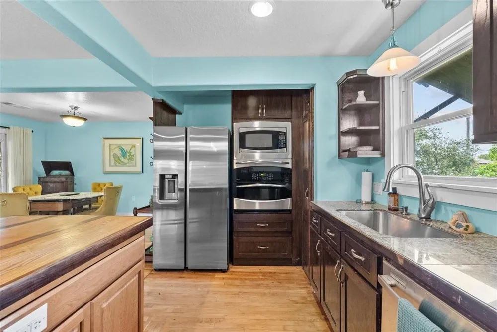 939 17th Street Street Dickinson, TX 77539