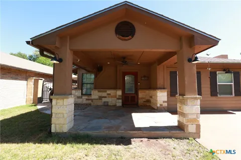 2706 Bowie Trail