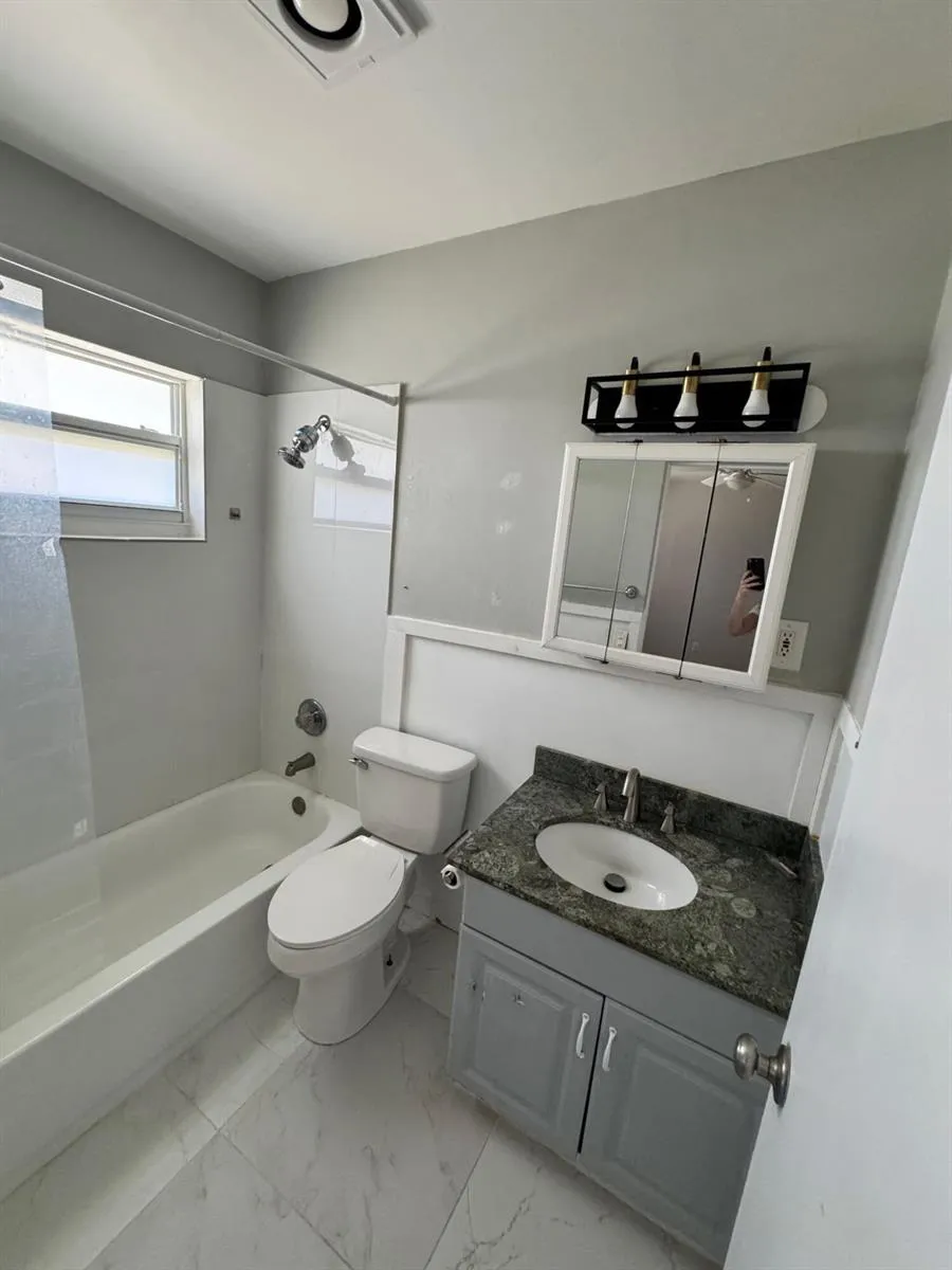 1901 NE 28th Street #1 Lighthouse Point, FL 33064