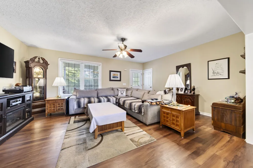 364 Ben Albert Rd Cottontown, TN 37048