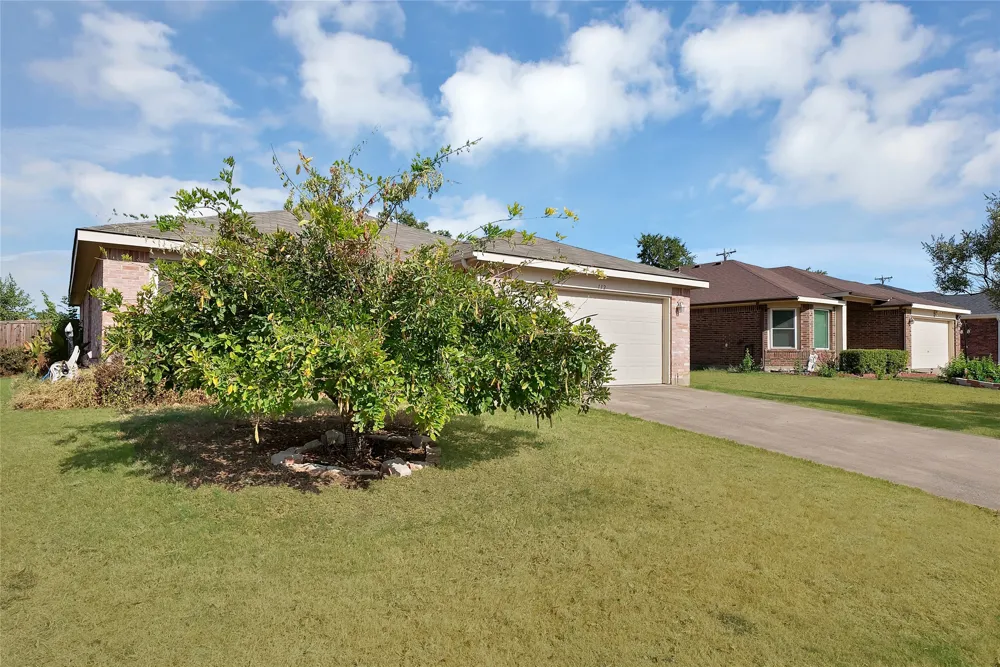 112 Blackforest Road Krum, TX 76249