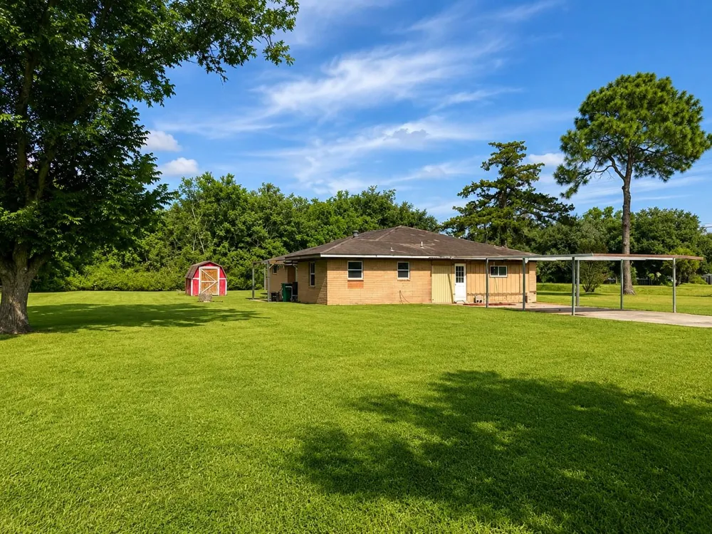 702 E Dallas Street Fresno, TX 77545