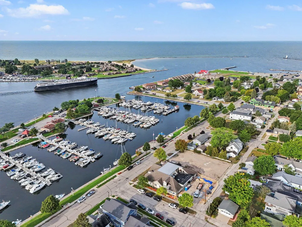 502 W Loomis Street #104 Ludington, MI 49431