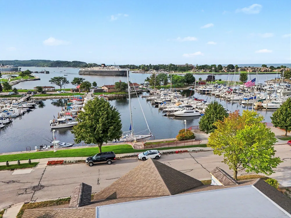 502 W Loomis Street #104 Ludington, MI 49431