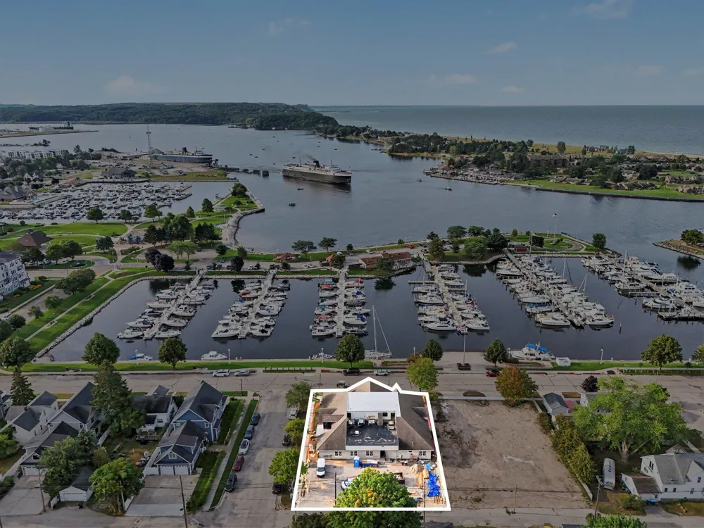 502 W Loomis Street #104 Ludington, MI 49431