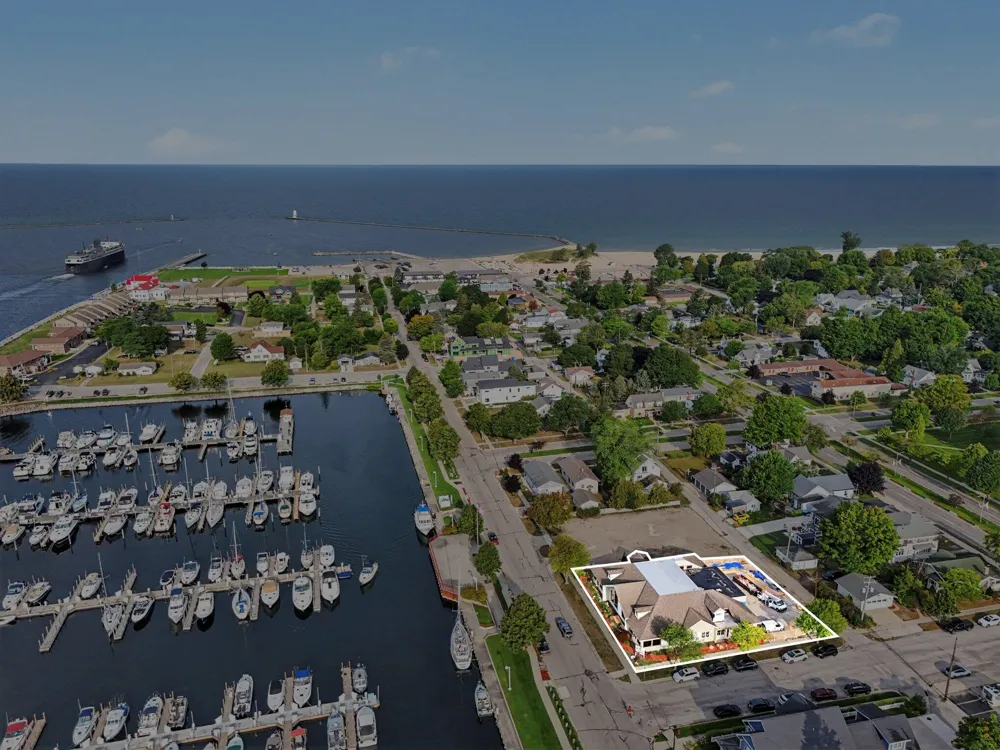 502 W Loomis Street #104 Ludington, MI 49431