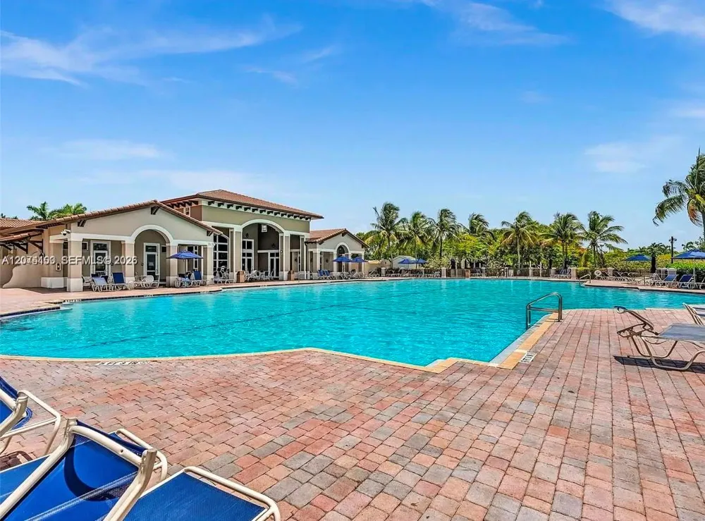 9259 SW 227th St #9-25 Cutler Bay, FL 33190