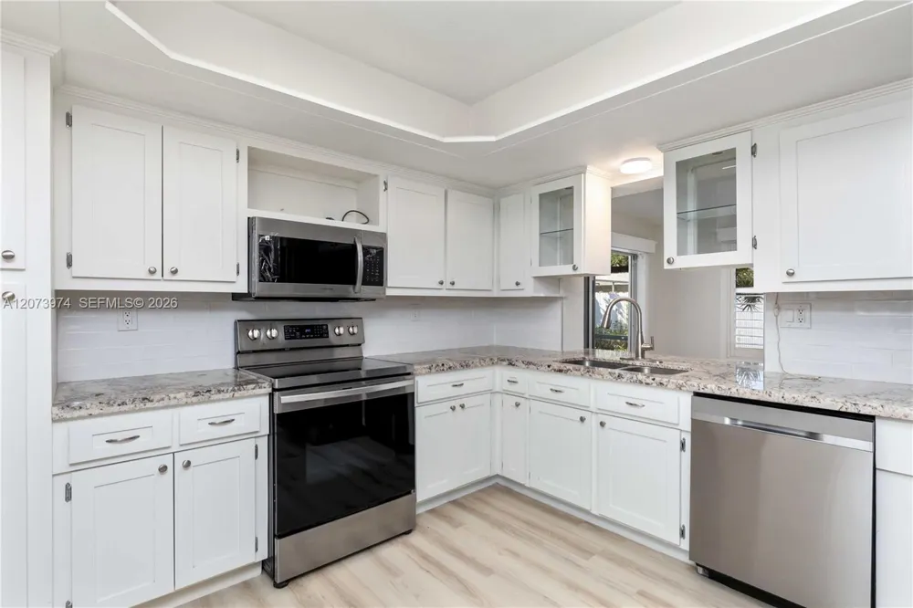 1900 NW 82nd Ter Pembroke Pines, FL 33024