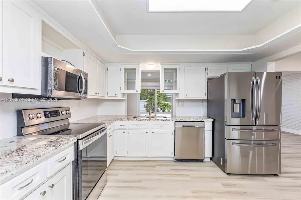 1900 NW 82nd Ter Pembroke Pines, FL 33024