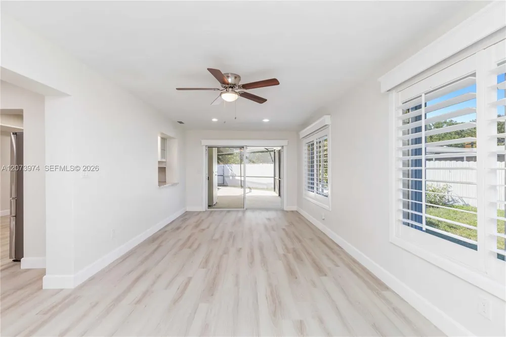 1900 NW 82nd Ter Pembroke Pines, FL 33024